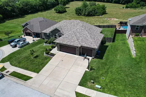 1305 W Undershot Ct, Ozark, MO 65721 photo 2