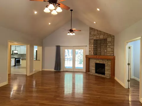 4115 E Linwood St, Springfield, MO 65809 photo 9