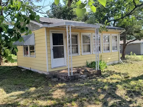 232 Jewel Ave, Protem, MO 65733