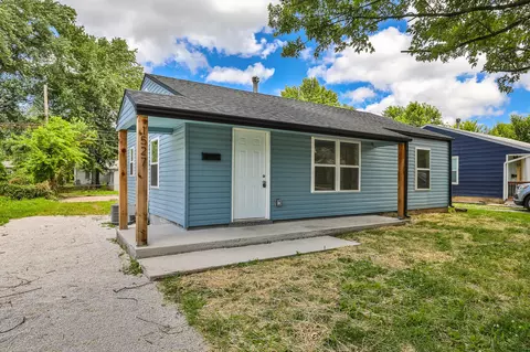 1527 W Hamilton St, Springfield, MO 65802