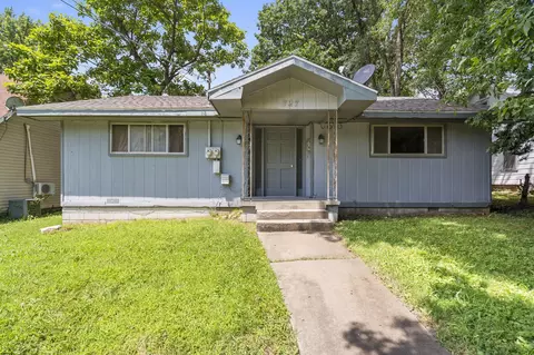 727 N Rogers Ave, Springfield, MO 65802