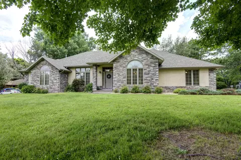 2826 W Munhollon Ln, Springfield, MO 65810 photo 2