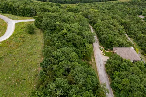 000 Sharay Cir, Hollister, MO 65672