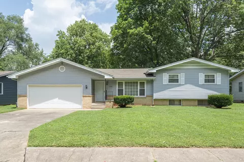 1343 W Broadmoor St, Springfield, MO 65807