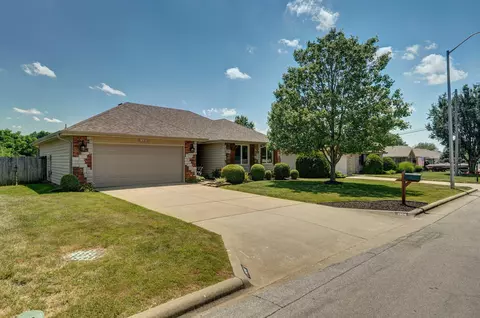 1408 W Deerfield St, Springfield, MO 65807 photo 3