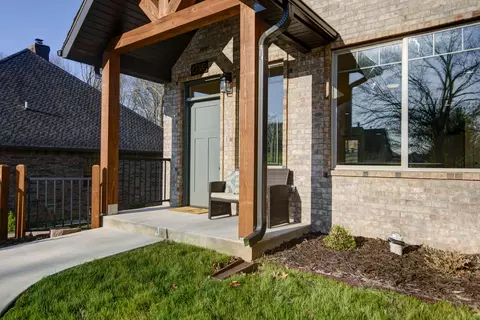 4859 S Buckingham Ln, Springfield, MO 65810 photo 2
