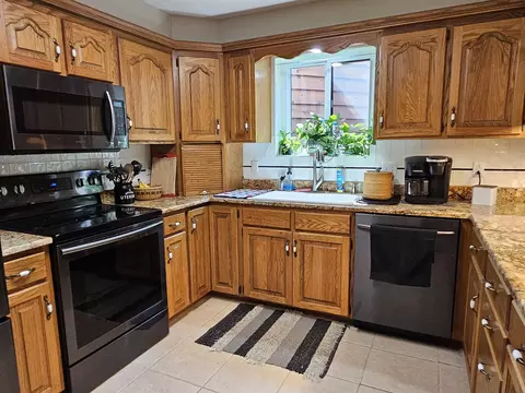 Kitchen - 150 Sunken Forest Dr #207, Forsyth, MO 65653 photo 3 of 5