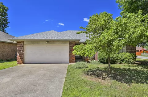 325 E Greenwood St, Springfield, MO 65807