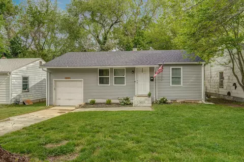 1437 E Pacific St, Springfield, MO 65802