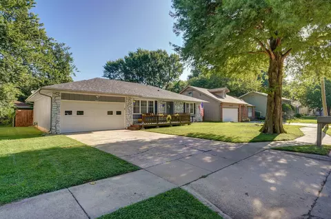 1017 E Rosebrier St, Springfield, MO 65807