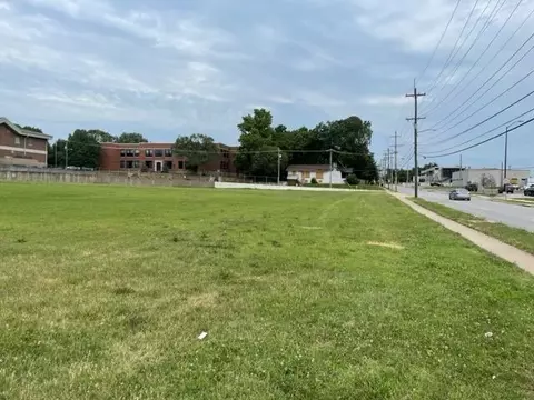 835 N Campbell Ave, Springfield, MO 65802 photo 2