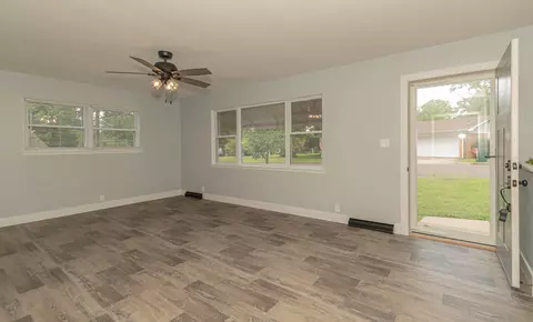 1303 6th St, Monett, MO 65708 photo 4