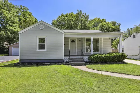 860 S Rogers Ave, Springfield, MO 65804 photo 2
