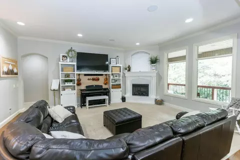 1091 W Shadowlawn St, Springfield, MO 65810 photo 9