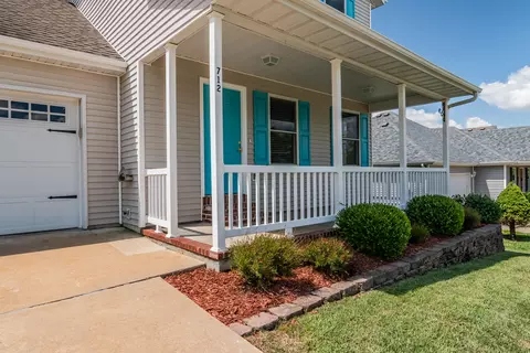 712 E Saint Charles St, Ozark, MO 65721 photo 2