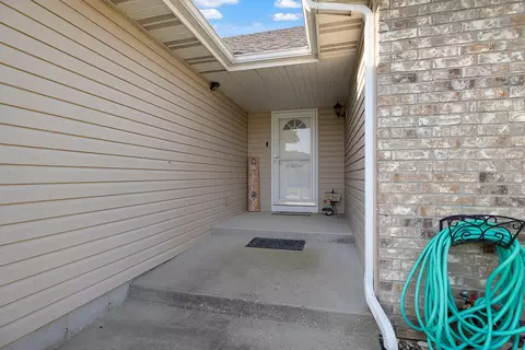 978 S Hedge Dr, Nixa, MO 65714 photo 2