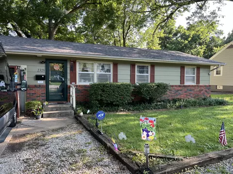 1318 W Bennett St, Springfield, MO 65807 photo 1