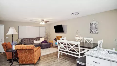 218 S Oak Ave, Aurora, MO 65605 photo 7