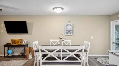 218 S Oak Ave, Aurora, MO 65605 photo 8