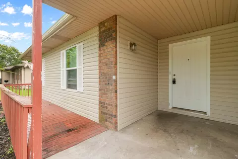 704 E Scott Wayne Dr, Nixa, MO 65714 photo 2