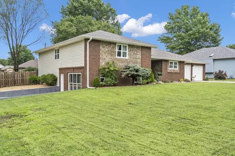 215 W Lorene St, Nixa, MO 65714 photo 2