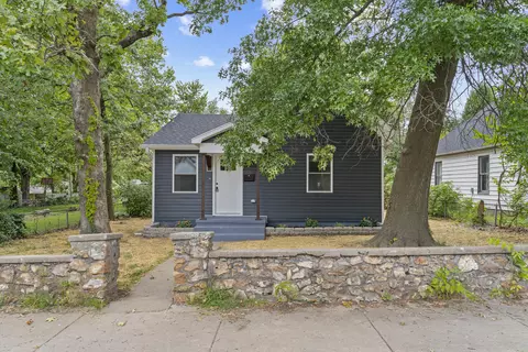 2051 N Pickwick Ave, Springfield, MO 65803