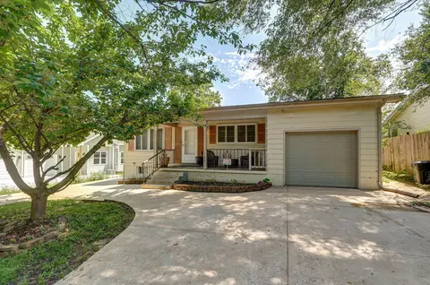 1124 W Meadowmere St, Springfield, MO 65807