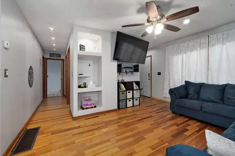 1124 W Meadowmere St, Springfield, MO 65807 photo 8