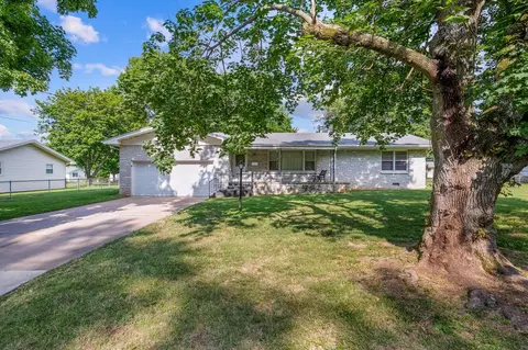 208 S Orchard Crest Ave, Springfield, MO 65802 photo 2