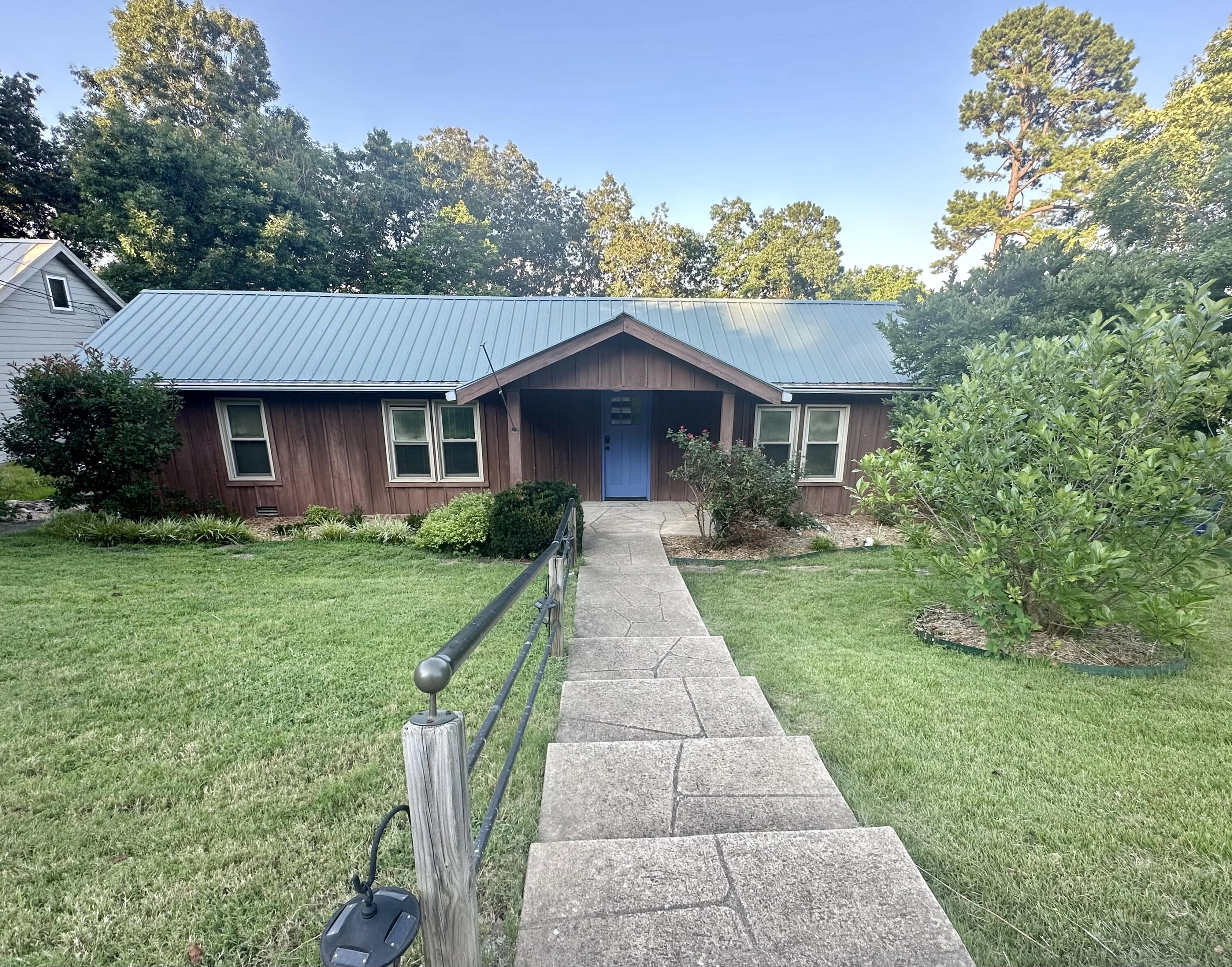 168 Riverview Dr