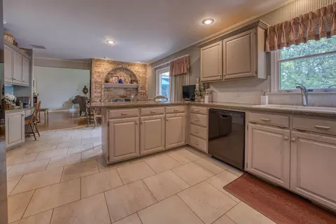 1226 S Raintree Pl, Springfield, MO 65809 photo 8