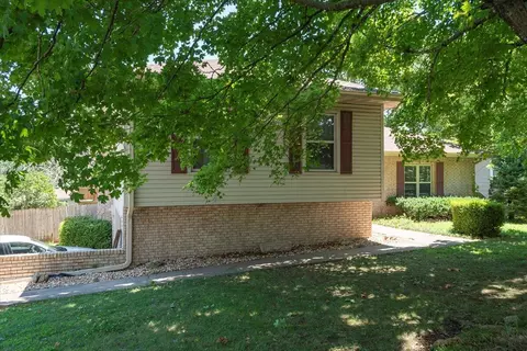 804 N 13th St, Ozark, MO 65721 photo 3