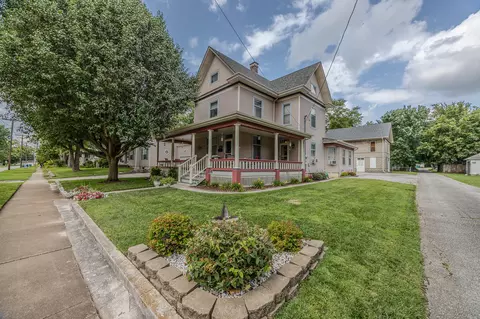 1017 E Pacific St, Springfield, MO 65803