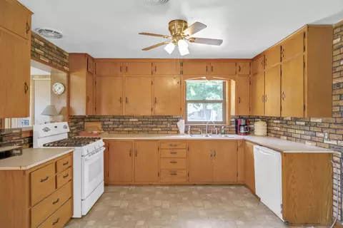 600 W County St, Monett, MO 65708 photo 15