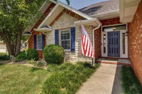 611 E Current Cir, Ozark, MO 65721 photo 3