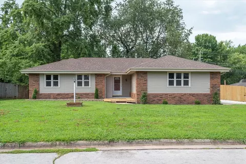 1526 W Wayland St, Springfield, MO 65807