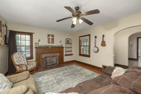 837 S Douglas Ave, Springfield, MO 65806 photo 4