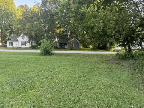 227 Cofield, Aurora, MO 65605 photo 2