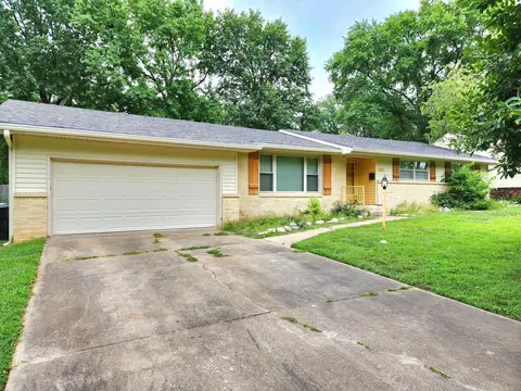 2615 E Glenwood St, Springfield, MO 65804 photo 1