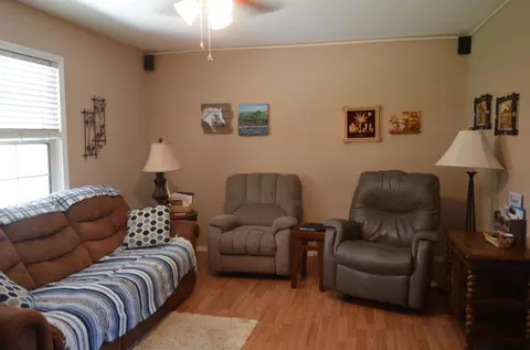 210 W Cherry St, Strafford, MO 65757 photo 5