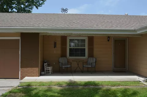 210 W Cherry St, Strafford, MO 65757 photo 2