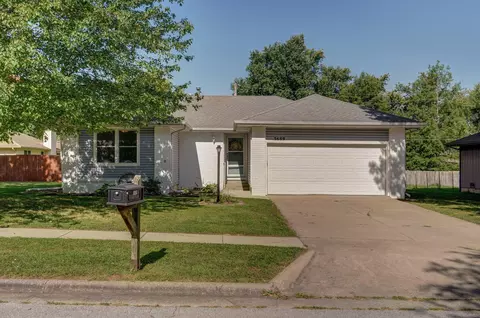 3689 S Holiday Ave, Springfield, MO 65807 photo 2