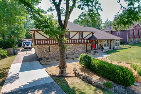 2536 S Camber Ave, Springfield, MO 65809 photo 2