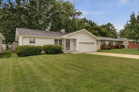 2033 S Kentwood Ave, Springfield, MO 65804