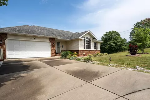 4461 N Branavy Ave, Springfield, MO 65803 photo 3