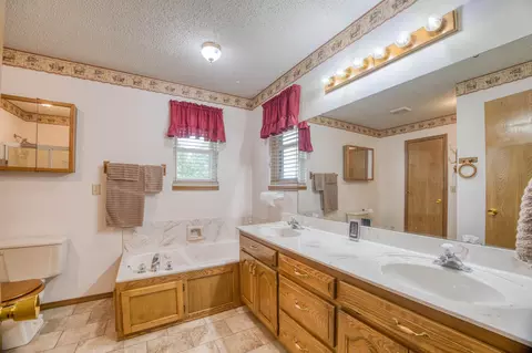 706 N 37th St, Nixa, MO 65714 photo 28