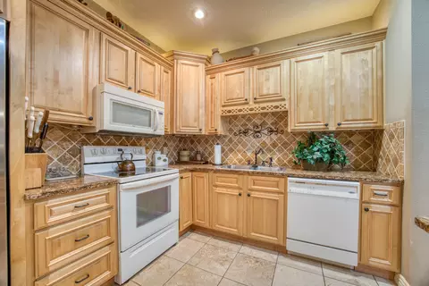 2401 W Deerbrooke Trl, Ozark, MO 65721 photo 9