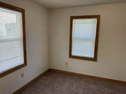 2001 W Thoman St, Springfield, MO 65803 photo 9