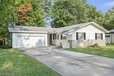 435 S Villa Rose Ave, Springfield, MO 65802