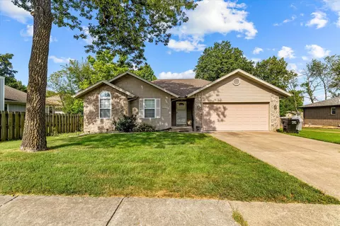 1437 S Arcadia Ave, Springfield, MO 65804